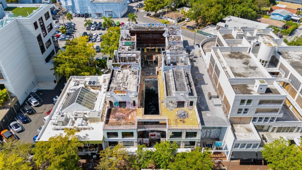 3120-3138 Commodore Plz, Coconut Grove, FL for sale - Building Photo - Image 1 of 18