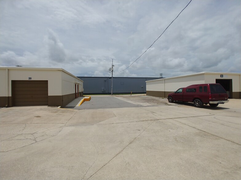 4745 126th Ave N, Clearwater, FL for rent - Building Photo - Image 3 of 8