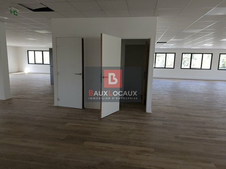 Office in Éguilles for sale - Interior Photo - Image 3 of 11