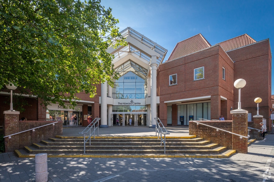 Howardsgate, Welwyn Garden City to rent - Building Photo - Image 1 of 10