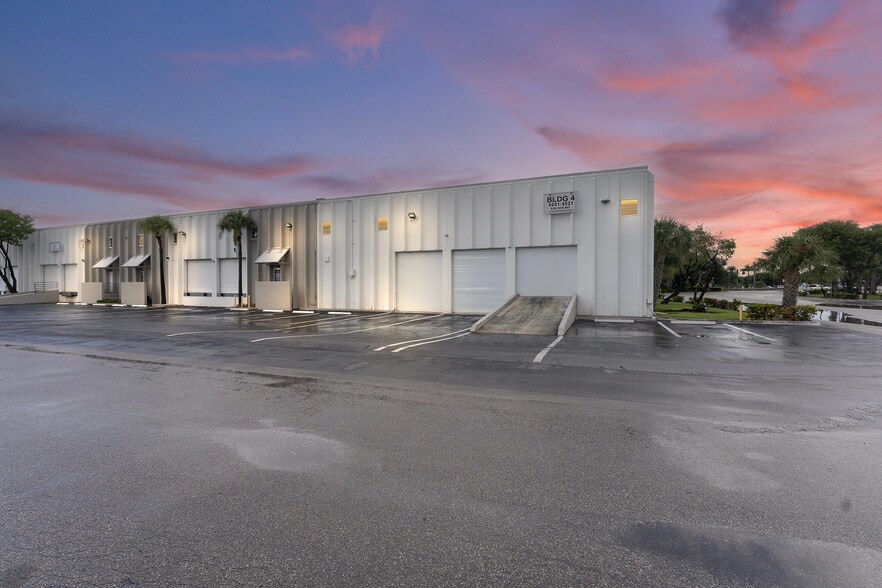 9001-9021 NW 105th Way, Miami, FL for rent - Building Photo - Image 2 of 5