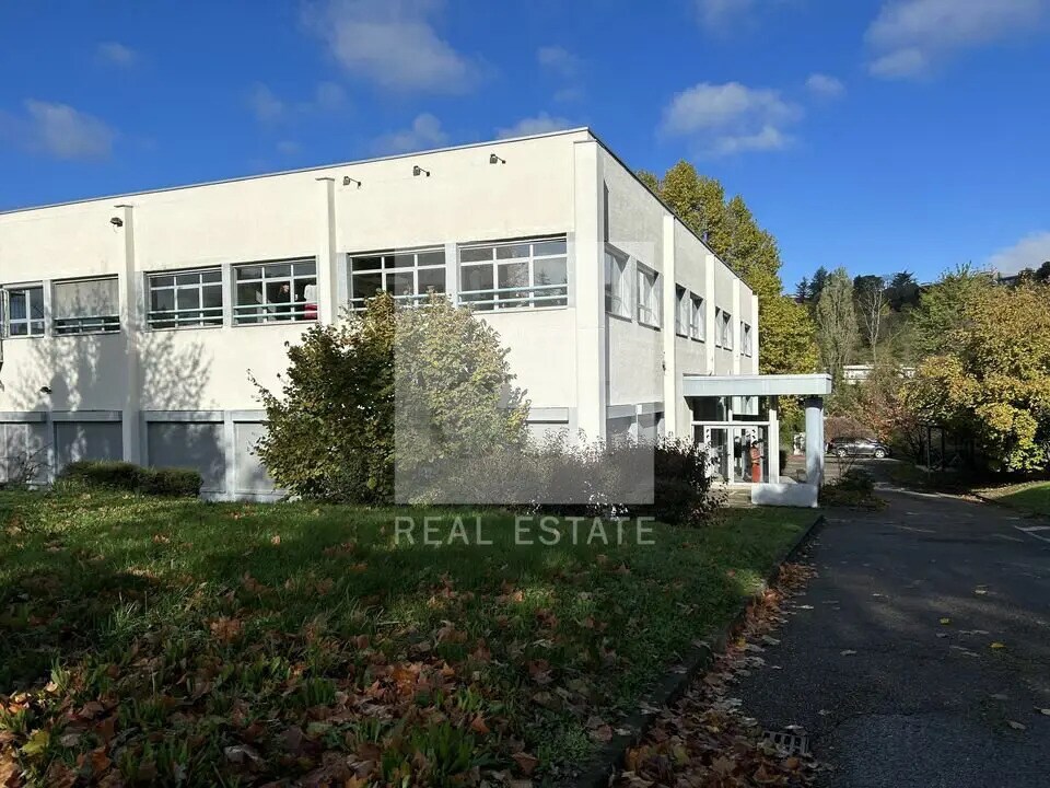 Office in Tassin-la-Demi-Lune to rent Building Photo- Image 1 of 12