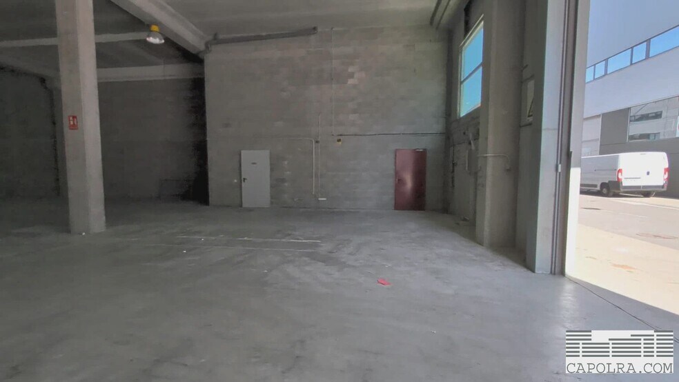 Industrial in Sant Feliu de Llobregat, Barcelona for sale - Commercial Listing Video - Image 2 of 40