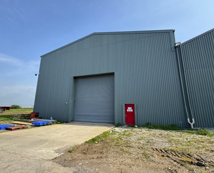 3 Bona Rd, Cowbridge to rent - Building Photo - Image 2 of 3