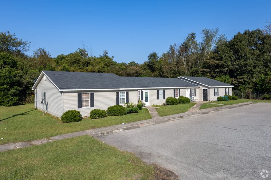 Value-Add Multifamily Community | Albany portfolio of 3 properties for sale on LoopNet.co.uk - Building Photo - Image 2 of 8