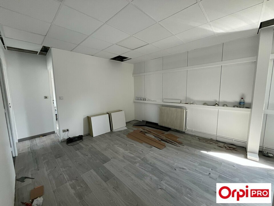 Office in Corbas to rent Building Photo- Image 1 of 9