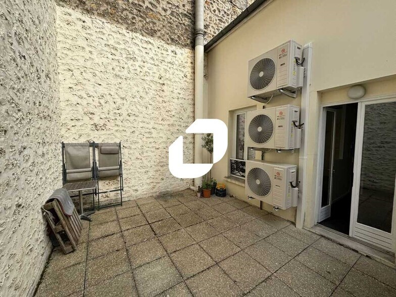 Office in Suresnes to rent - Building Photo - Image 1 of 10