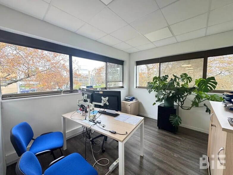 Office in Mérignac to rent - Interior Photo - Image 1 of 3