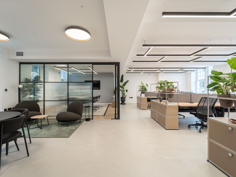 15 Berkeley St, London to rent - Interior Photo - Image 3 of 16