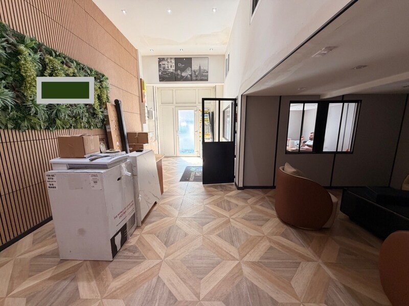 Retail in Villeurbanne for sale Building Photo- Image 1 of 12