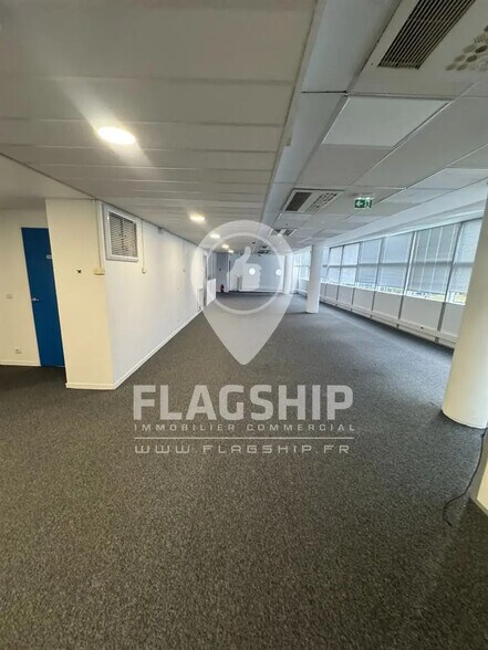 Office in Pantin to rent - Building Photo - Image 2 of 7