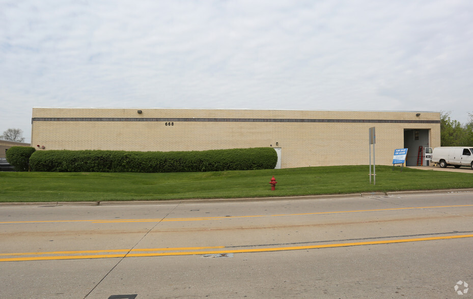 656-674 County Line Rd, Bensenville, IL for rent - Building Photo - Image 2 of 4