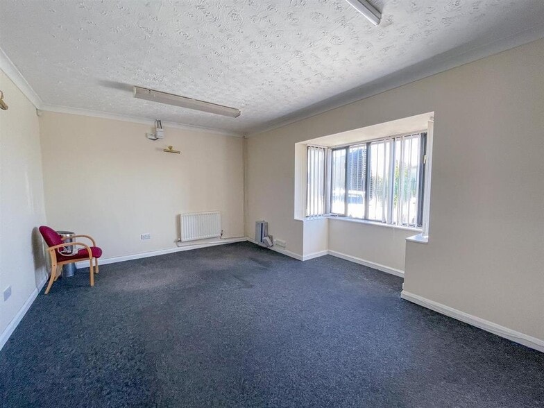 Main St, Bishop Auckland to rent - Building Photo - Image 3 of 12