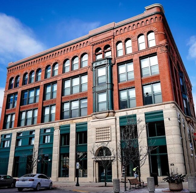 More details for 213 Center Ave, Bay City, MI - Retail to Rent