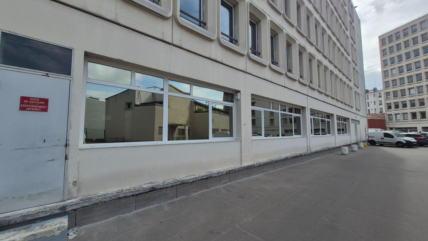 Office in Montreuil for sale Building Photo- Image 1 of 5