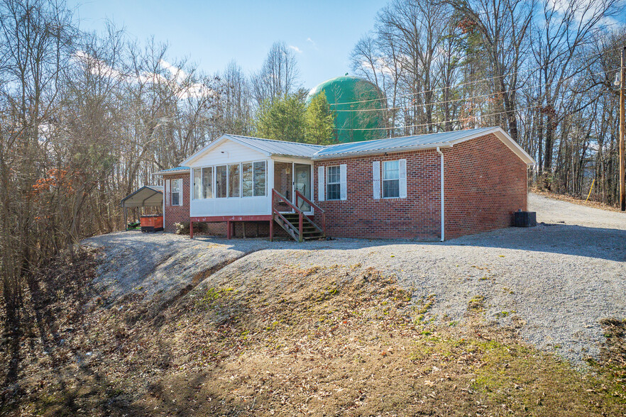 21 Unit Portfolio - Roane County, TN portfolio of 18 properties for sale on LoopNet.co.uk - Building Photo - Image 1 of 20