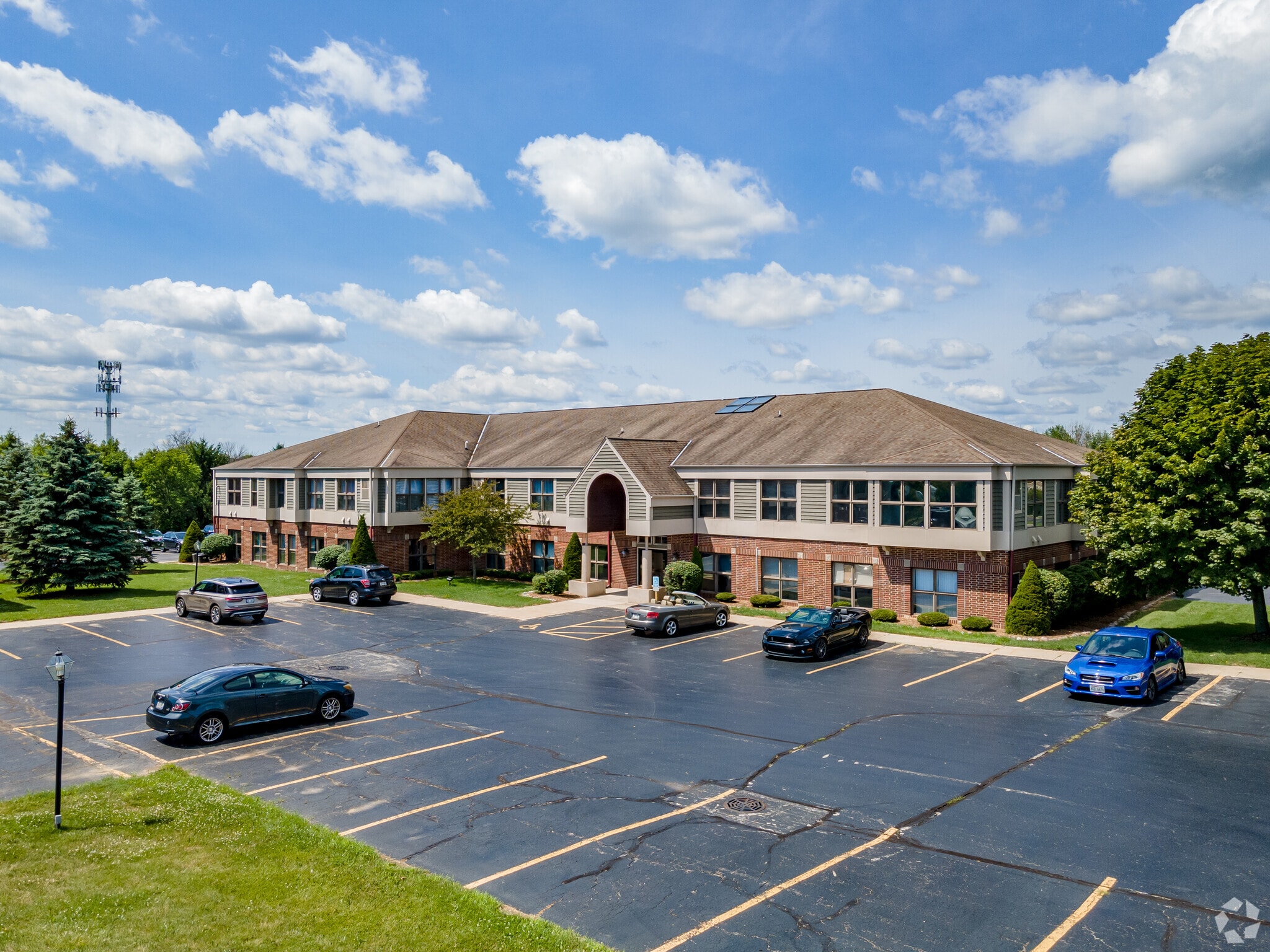 1017 W Glen Oaks Ln, Mequon, WI for sale Building Photo- Image 1 of 1