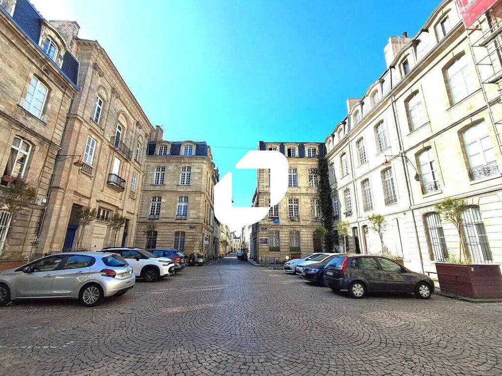 Location Bureaux 340 m² - Photo 1