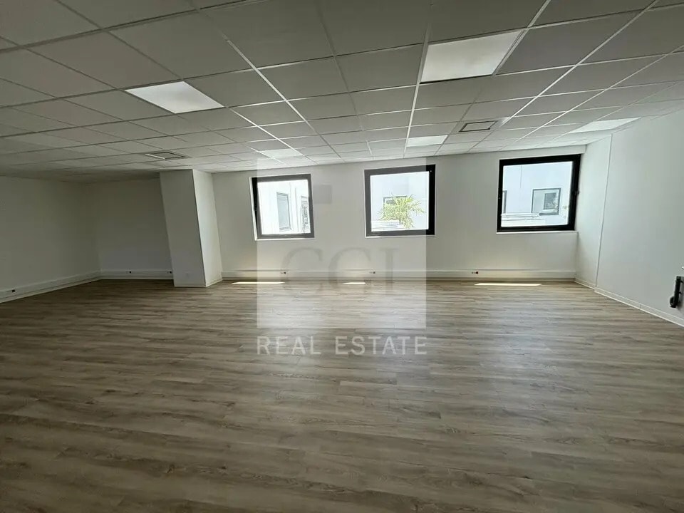 Office in Limonest to rent Interior Photo- Image 1 of 1