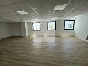 Office in Limonest to rent Interior Photo- Image 2 of 3