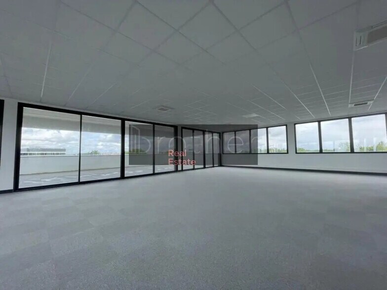 Office in Mérignac to rent - Building Photo - Image 3 of 9