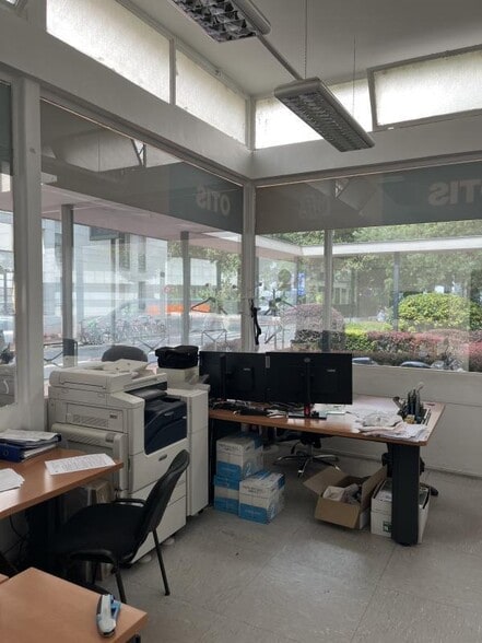 Office in Levallois-Perret to rent - Interior Photo - Image 2 of 3