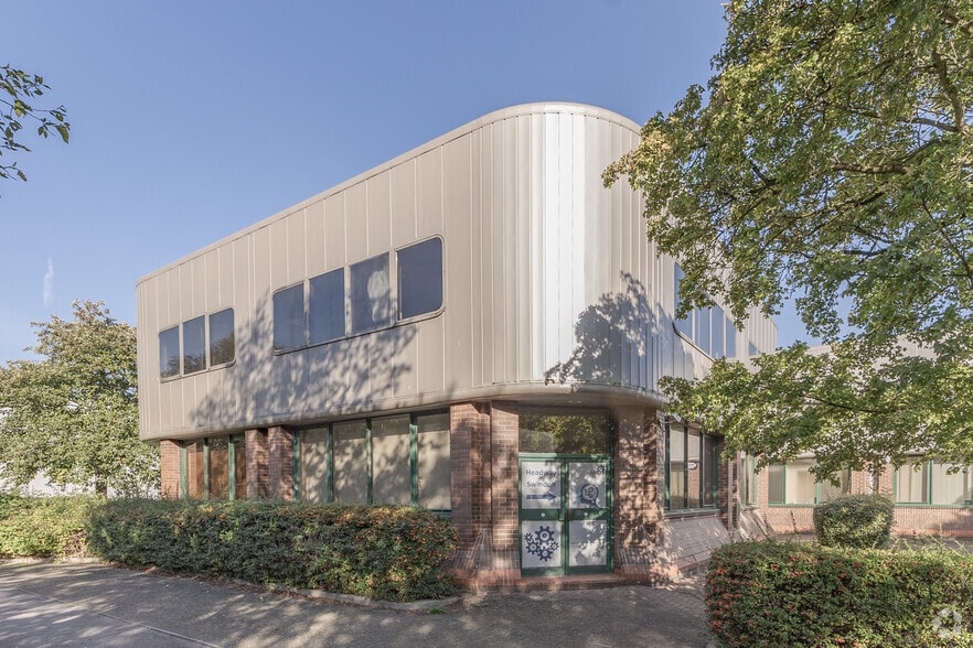 Dorcan Complex, Swindon for sale - Primary Photo - Image 1 of 2