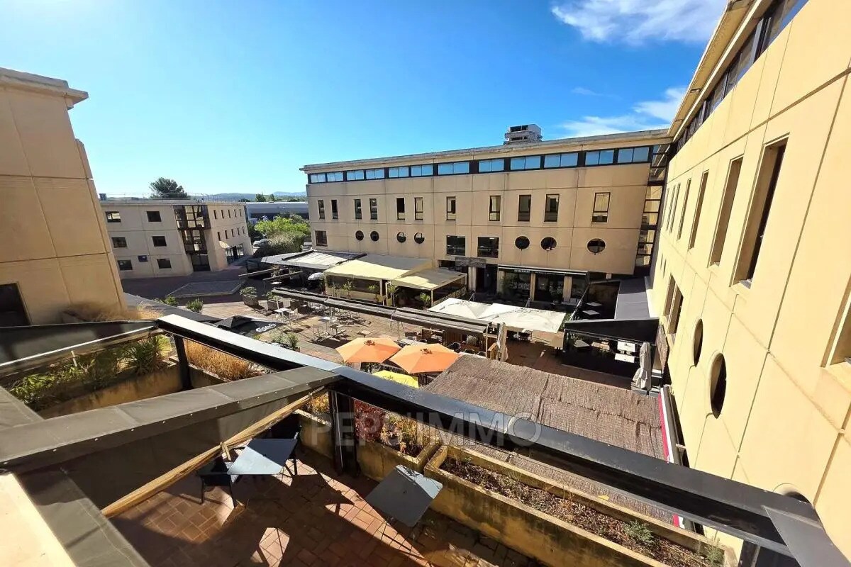 Office in Aix-en-Provence to rent Building Photo- Image 1 of 8