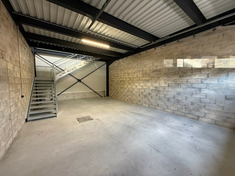 Light Industrial in Épinay-sur-Seine to rent - Interior Photo - Image 2 of 7