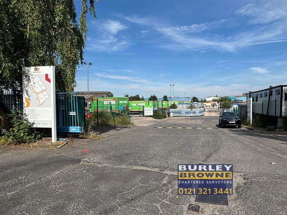 Whitehall Rd, Tipton to rent Building Photo- Image 1 of 12