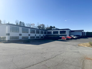 585 11th St NW, Hickory, NC for rent Building Photo- Image 1 of 7