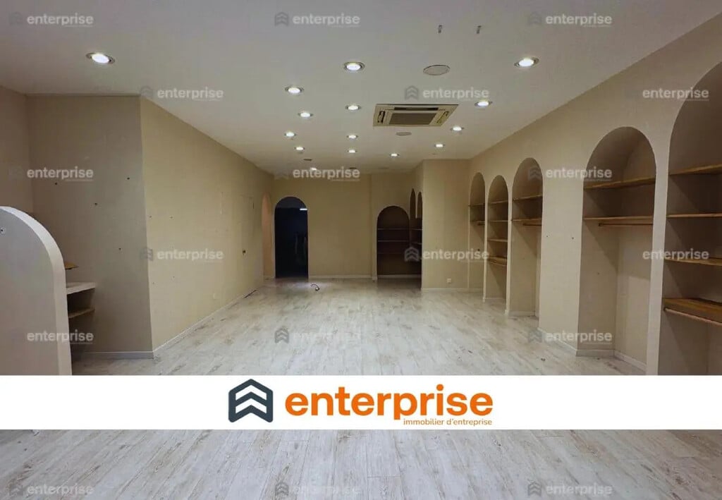 Location Commerce 70 m² - Photo 1