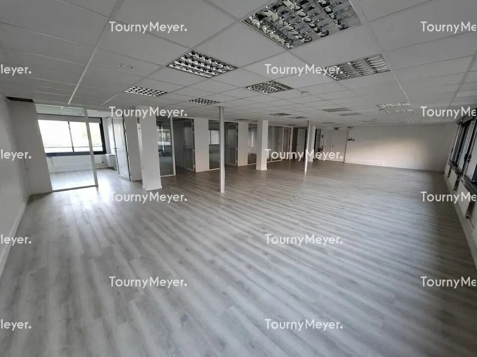 Location Bureaux 206 m² - Photo 1