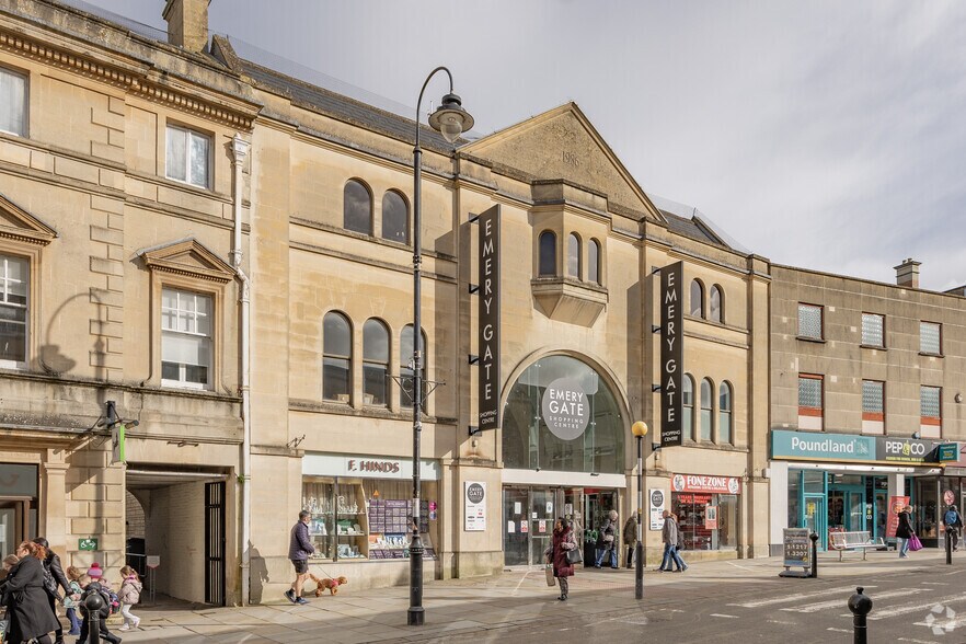Emery Gate, Chippenham to rent - Primary Photo - Image 1 of 8