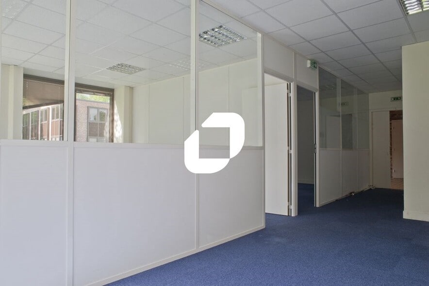Office in Croissy-Beaubourg to rent - Interior Photo - Image 3 of 6