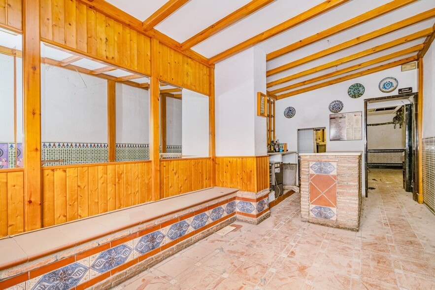 Retail in Granada for sale - Building Photo - Image 2 of 29
