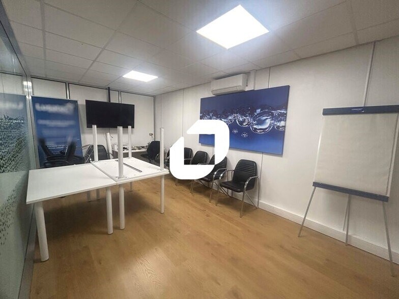 Office in Argenteuil to rent - Interior Photo - Image 2 of 12