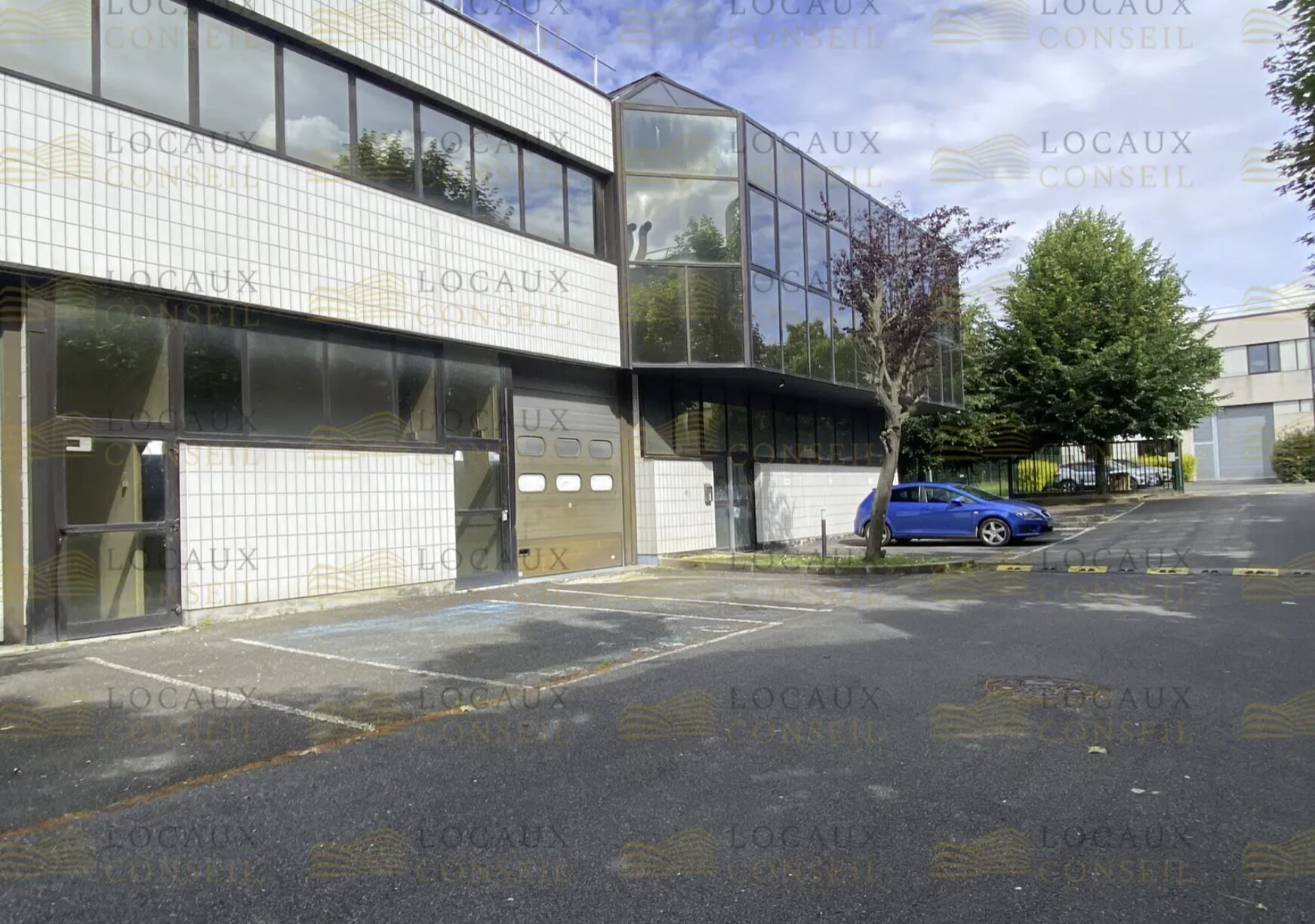 Light Industrial in Nanterre to rent Primary Photo- Image 1 of 12