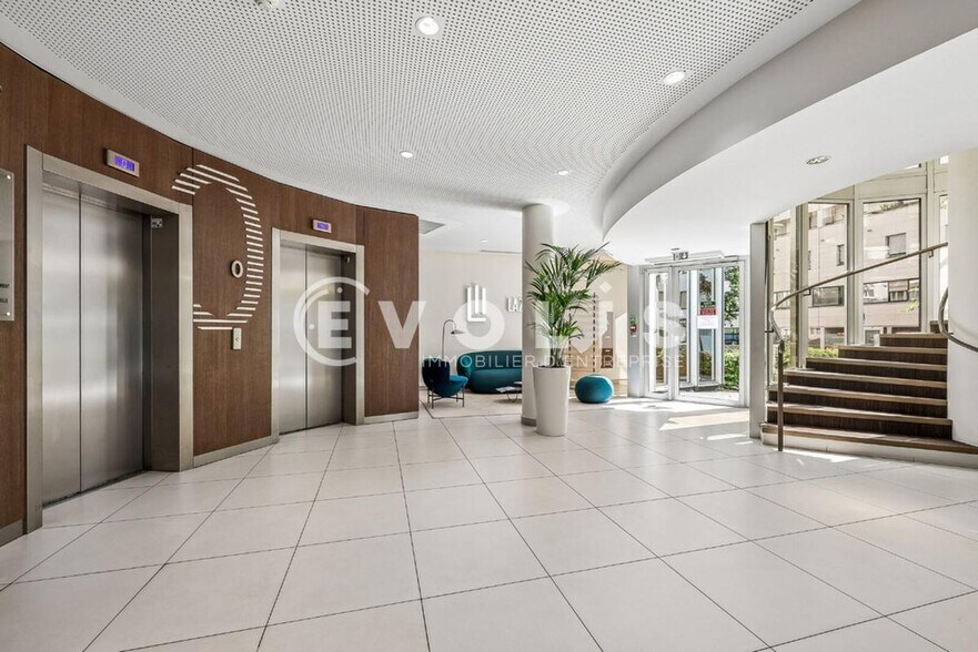 9 Boulevard Du General De Gaulle, Montrouge to rent - Lobby - Image 2 of 16