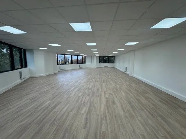 Office in Rosny-sous-Bois to rent - Building Photo - Image 3 of 11