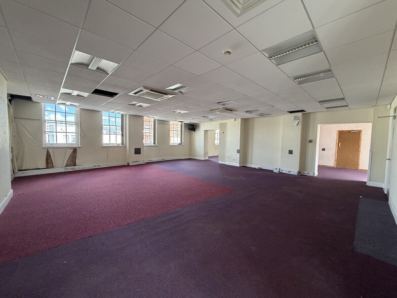 4-5 Market Pl, Kingston Upon Thames to rent - Building Photo - Image 3 of 10