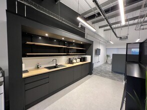 Rhymney River Bridge Rd, Cardiff to rent Interior Photo- Image 2 of 5