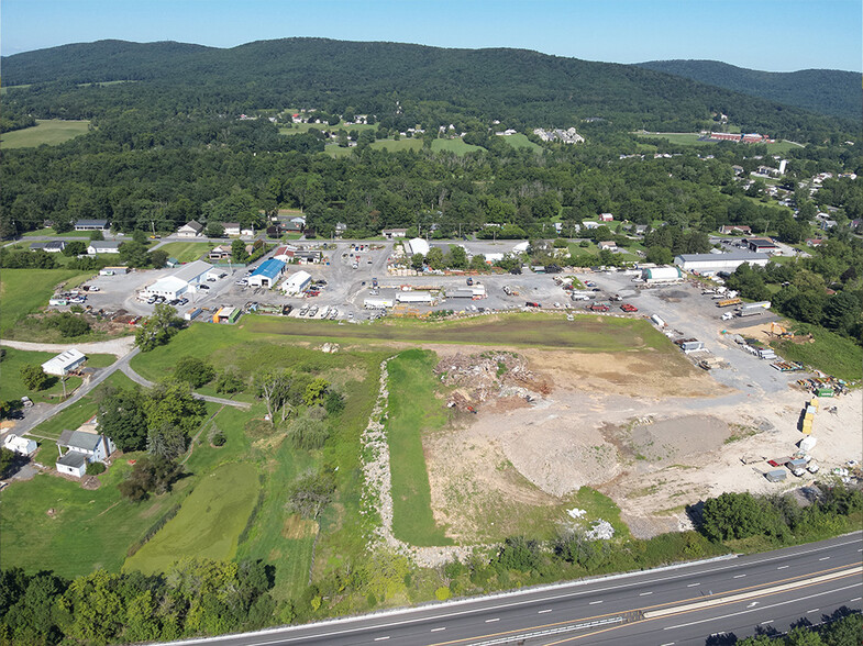 717 Range End Rd, Dillsburg, PA for rent - Building Photo - Image 3 of 8