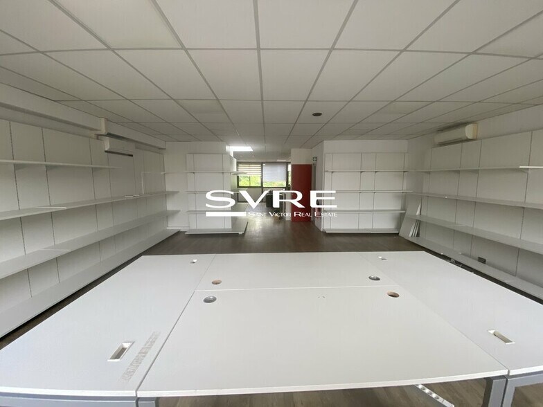 30 Avenue Du Château De Jouques, Gémenos to rent - Interior Photo - Image 2 of 13