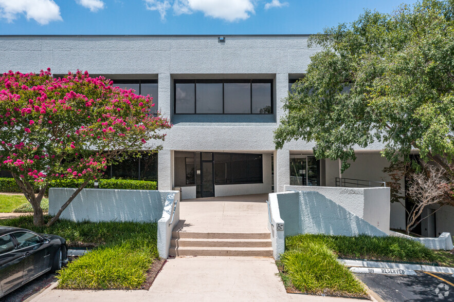 1333 Corporate Dr, Irving, TX for rent - Building Photo - Image 3 of 15