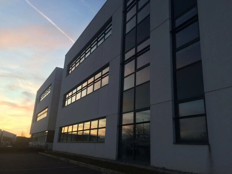 Office in Dijon to rent - Primary Photo - Image 1 of 25