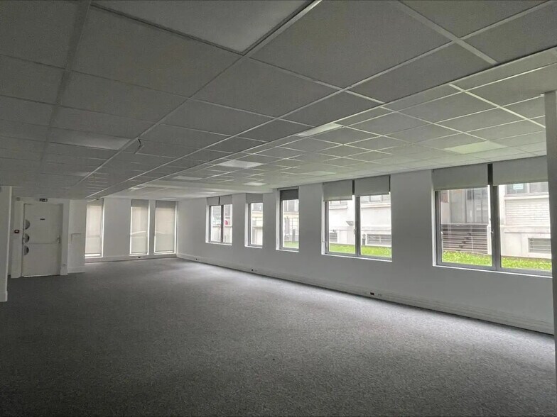 Office in Montreuil to rent - Interior Photo - Image 3 of 10