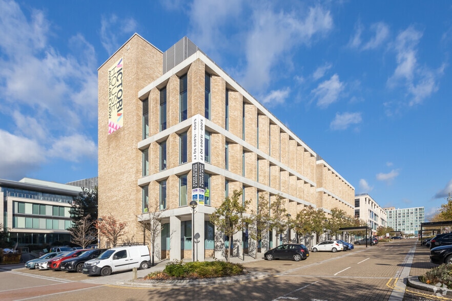 Avebury Blvd, Milton Keynes to rent - Primary Photo - Image 1 of 17