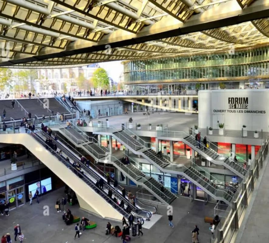 Retail in Paris for sale Building Photo- Image 1 of 2