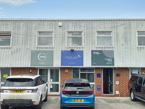 Southview Park, Reading to rent Building Photo- Image 1 of 12